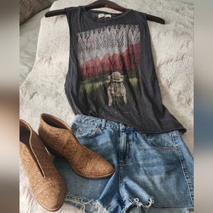 Bundle these items to make a full outfit for your summer concert evenings.